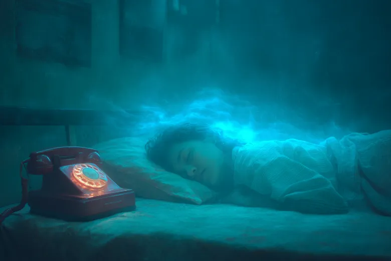 К чему снится телефон: любовь, работа, знак судьбы