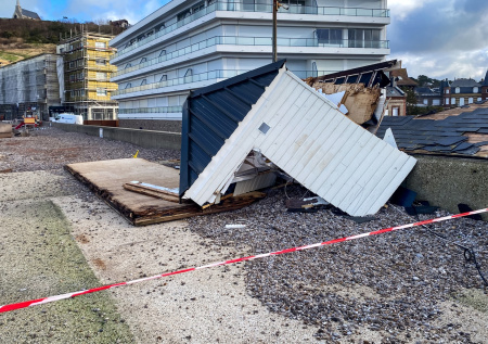 Ураган «Нильс» оставил сотни тысяч домов без электричества во Франции