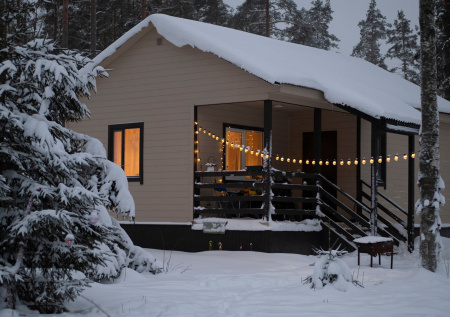 Россиянам объяснили, как переложить прохудившуюся крышу зимой