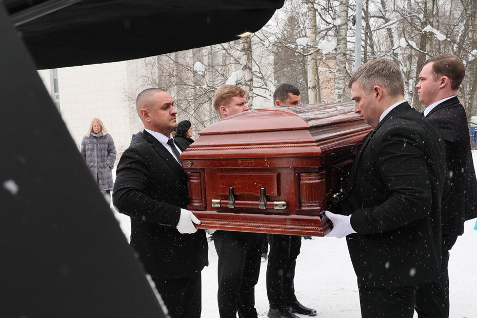 Церемония прощания с заслуженным юристом России Генрихом Падвой в Москве