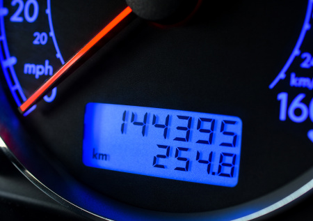 Автоэксперт дал советы, как эффективно определить скрученный пробег