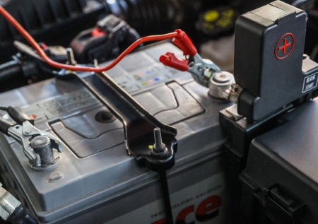 Автоэксперт рассказал, как правильно запускать аккумулятор в мороз