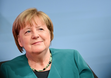 Сторонников Мерца встревожили планы Меркель на президентский пост