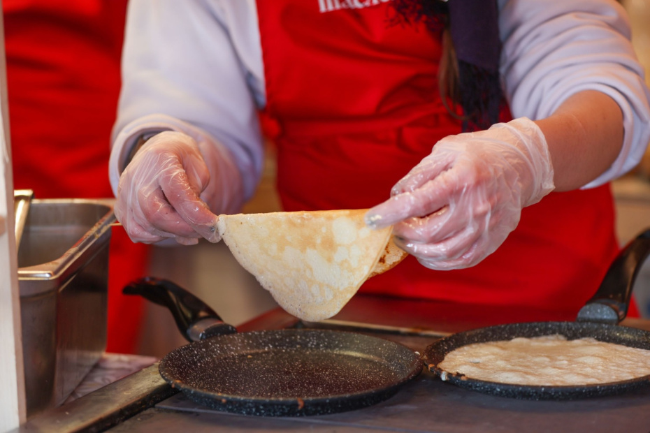 Секреты Масленицы: на какой сковороде блины никогда не прилипнут