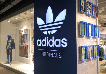 В России опровергли сообщения о запрете импорта Adidas