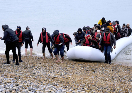 «Обреченная нация»: Британию предупредили о последствиях из-за мигрантов