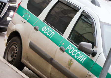 Приставы взыскали 9,99 млрд рублей с невыездных должников в Подмосковье