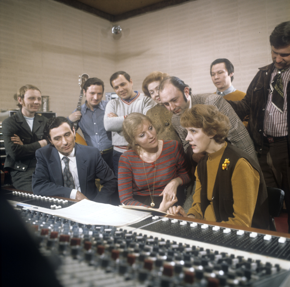 Певица Анна Герман (в центре) в студии грамзаписи «Мелодия», 1975 год