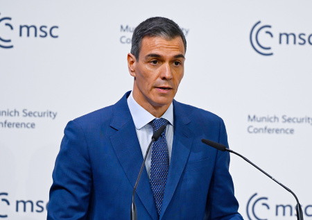 «Уроки прошлого»: в Испании «встали на колени» перед ядерными державами