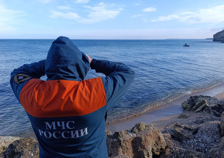 МЧС подняло по тревоге 134 человека для поиска рыбаков