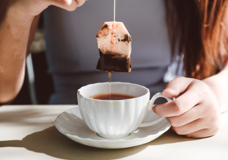 Почему нельзя заваривать чайный пакетик повторно — опасность для здоровья и настоящая альтернатива листового чая