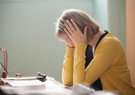 Юрист раскрыл, кого могут уволить за аморальное поведение в соцсетях