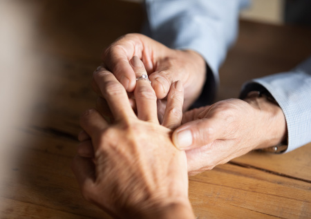 Пожилая вдова сделала британцу предложение в доме престарелых