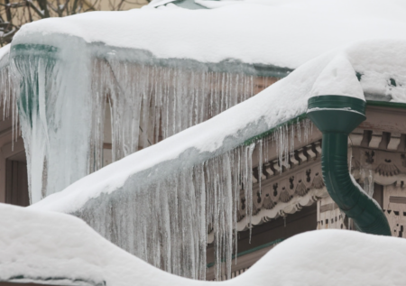 Сосулька убила 19-летнюю жительницу Нижнего Новгорода