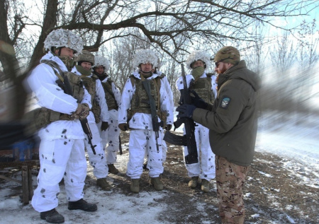 «Маскарад» диверсантов и путь к Славянску: новости СВО на вечер 15 февраля