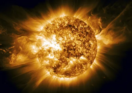 Гигантская корональная дыра образовалась напротив Земли
