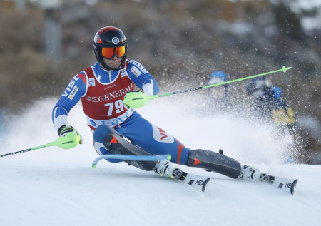 Российский горнолыжник Ефимов сошел с дистанции на ОИ-2026