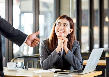 Как принимать комплименты: учимся не краснеть и не мямлить в ответ    
сем