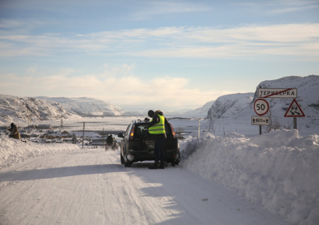 Застрявшие в Териберке туристы спели «Катюшу» в пунктах размещения