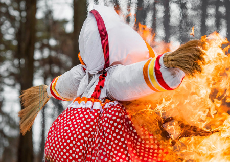 Сжигаем чучело Масленицы: три правила безопасности, о которых забывают