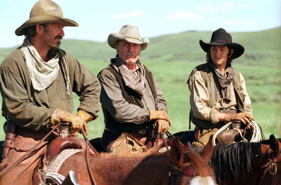 Кевин Костнер, Роберт Дюваль, Диего Луна. В фильме «Открытый простор»