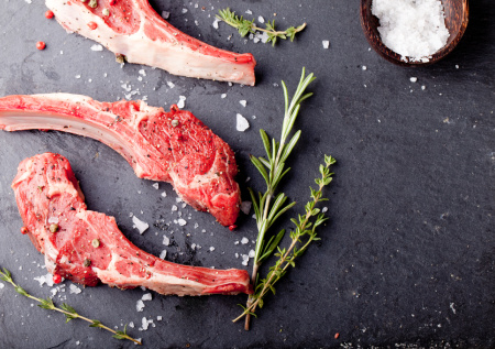 Диетолог раскрыла, дефицит каких витаминов поможет компенсировать баранина