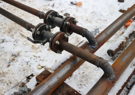 Охранник заживо сварился из-за прорыва трубы на парковке