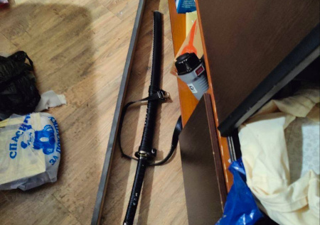 Россиянин убил соседа по коммуналке самурайским мечом