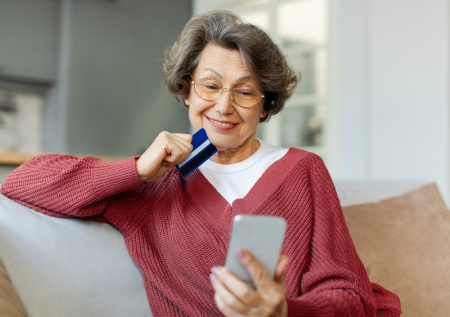 Для тех, кому за 60: кредиты, вклады, карты рассрочки — что выбрать