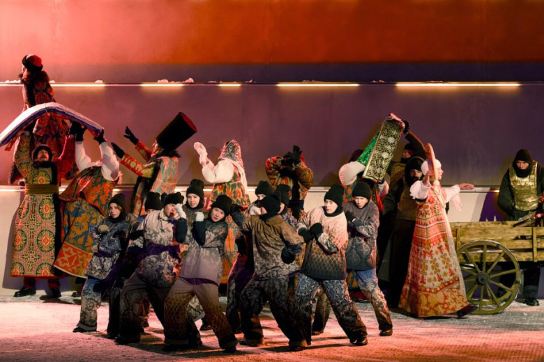 Сцена из спектакля «Соборная площадь»