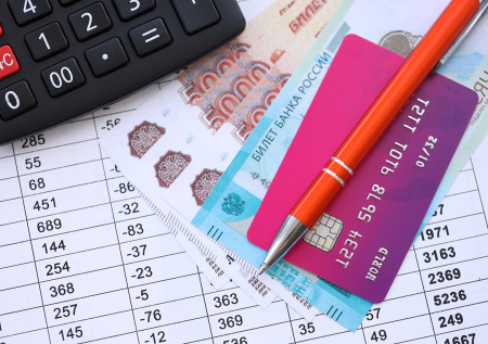 Скрытые комиссии по картам: за что банки могут списать ваши деньги