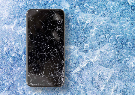 Юрист ответил, как получить компенсацию за разбитый на льду телефон