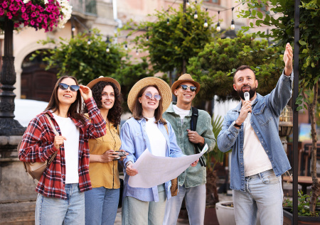 21 февраля — Всемирный день экскурсовода: люди, которые оживляют историю