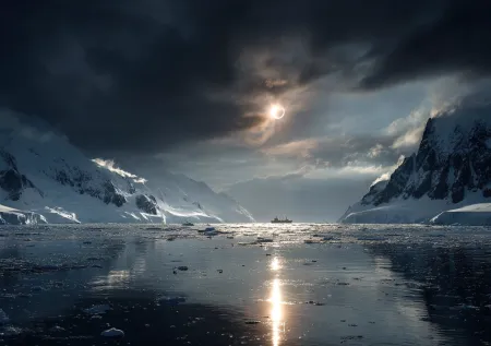 Над Антарктидой появилось уникальное «огненное кольцо»