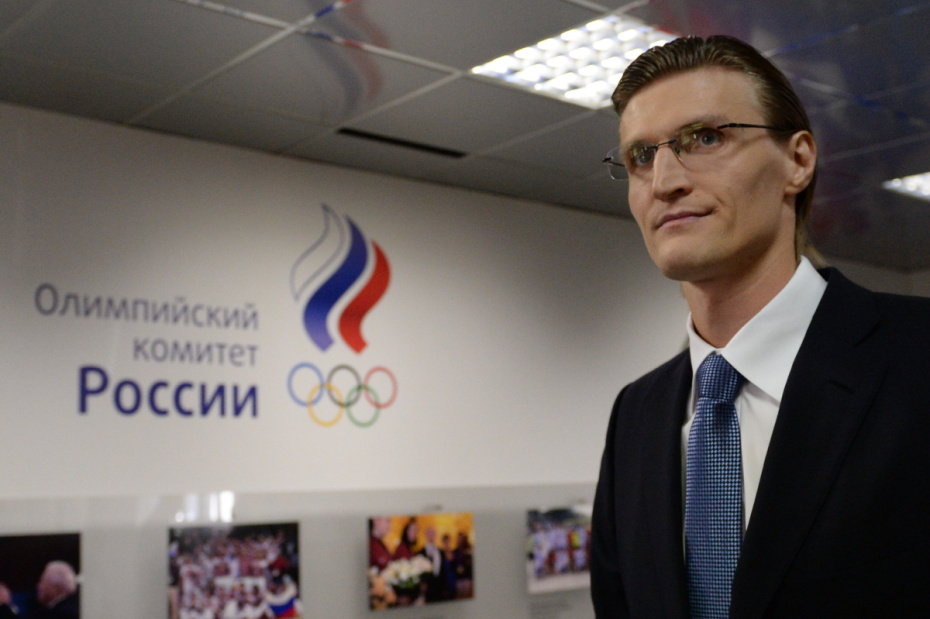 Кандидат на пост главы Российской федерации баскетбола Андрей Кириленко в здании Олимпийского комитета России перед выборами, 2011 год