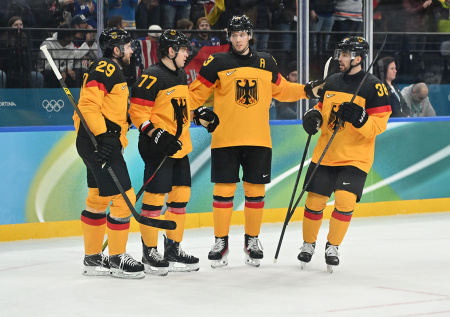 Хоккеисты Германии победили Францию на Олимпиаде со счетом 5:1