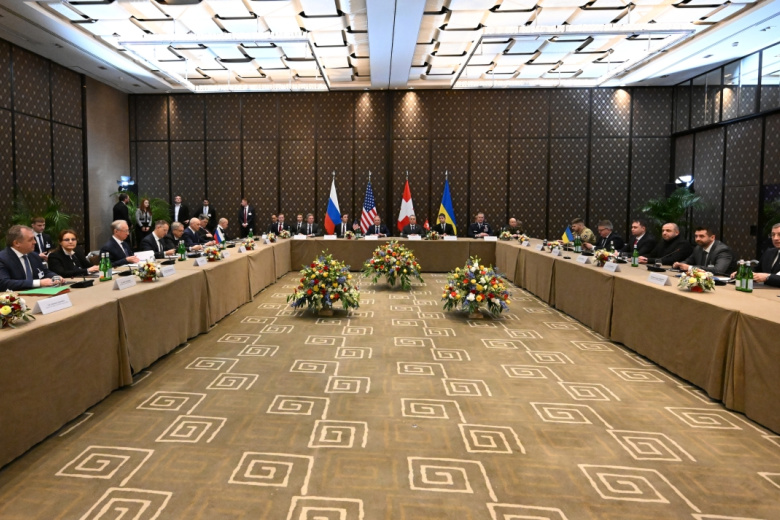 Участники трехсторонней встречи делегаций России, США и Украины в Женеве