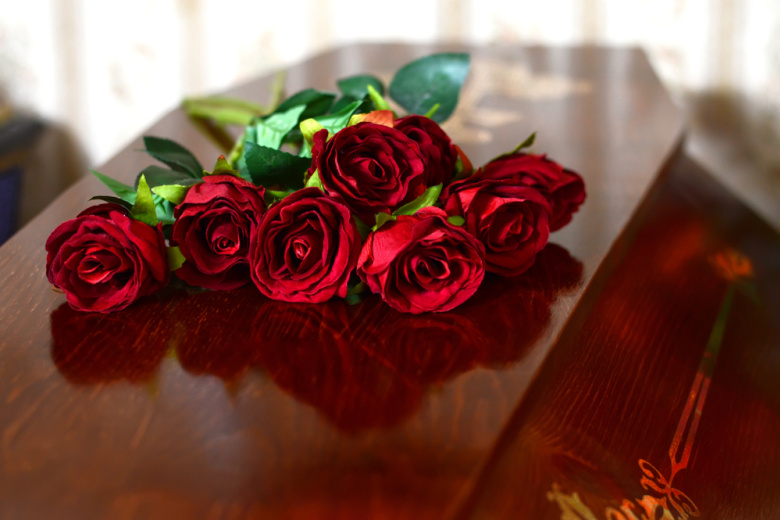 Что делать, если умер близкий в Москве: инструкция для дома, больницы и улицы