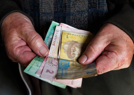 Украинским пенсионерам начнут давать деньги в долг «на макароны»