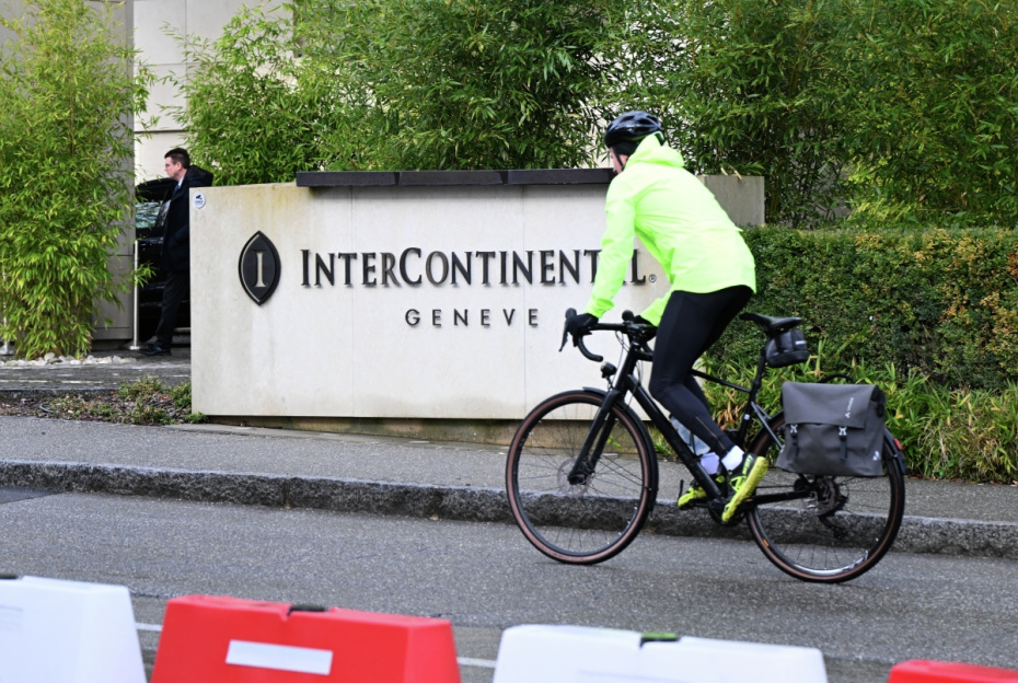 Обстановка у отеля «Интерконтиненталь» в Женеве, где 17–18 февраля пройдет новый раунд переговоров представителей России, США и Украины