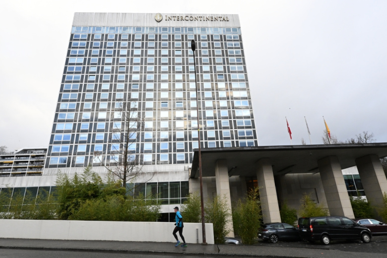 Обстановка у отеля InterContinental в Женеве, где пройдет новый раунд переговоров представителей России, США и Украины