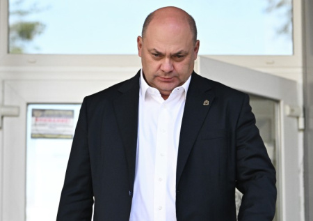 Арестованный экс-губернатор попросил суд закрыть процесс