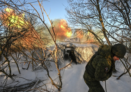 Российские артиллеристы превратили американское оружие в груду металла