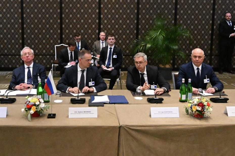 Участники трехсторонней встречи делегаций России, США и Украины в Женеве