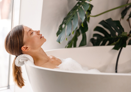 Врач предупредил о рисках горячей ванны после мороза