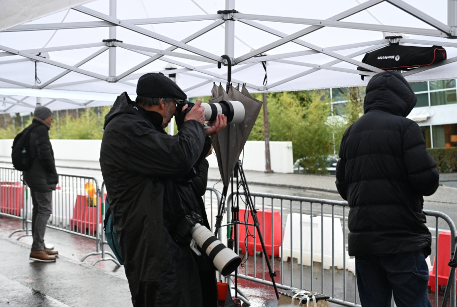 Журналисты у отеля «Интерконтиненталь» в Женеве, где 17–18 февраля пройдет новый раунд переговоров представителей России, США и Украины