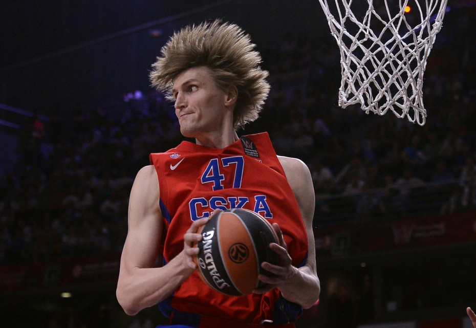Игрок ПБК ЦСКА Андрей Кириленко в полуфинальном матче «Финала четырех» баскетбольной Евролиги между ЦСКА (Россия, Москва) и «Олимпиакосом» (Греция, Пирей), 2015 год