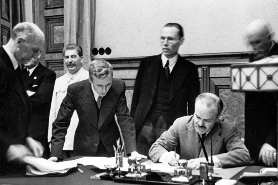 Подписание пакта Молотова-Риббентропа в Кремле, 23 августа 1939 года