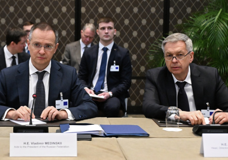 Раскрыто, на каких языках ведут переговоры делегации России, США и Украины