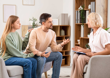 Бывшие, игнор, навязывание вины: психолог об острых вопросах про отношения